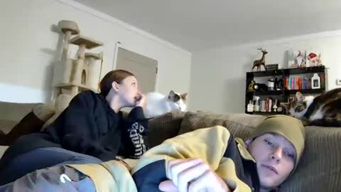 Snapshot of blakeandskylar chatting on 12/02/24, 02:31 BlakeAndSkylar online show from 12/02/24, 02:31