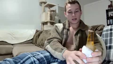 Snapshot of blakeandskylar chatting on 12/31/24, 04:49 BlakeAndSkylar online show from 12/31/24, 04:49