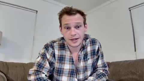 Snapshot of blakeandskylar chatting on 10/27/25, 04:16 BlakeAndSkylar online show from 10/27/25, 04:16