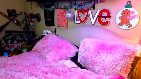 Snapshot of blakelytgirl chatting on 12/17/24, 02:22 Blakely Morningstar online show from 12/17/24, 02:22