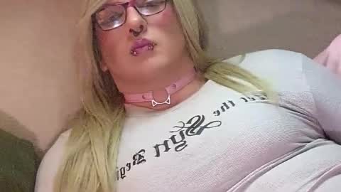 Snapshot of blakelytgirl chatting on 02/05/25, 01:11 Blakely Morningstar online show from 02/05/25, 01:11