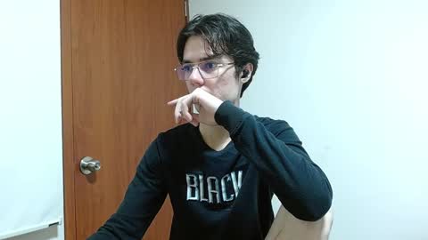 Snapshot of blakeshatter chatting on 12/14/24, 02:21 blakeshatter online show from 12/14/24, 02:21