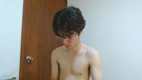 Snapshot of blakeshatter chatting on 12/15/24, 07:21 blakeshatter online show from 12/15/24, 07:21