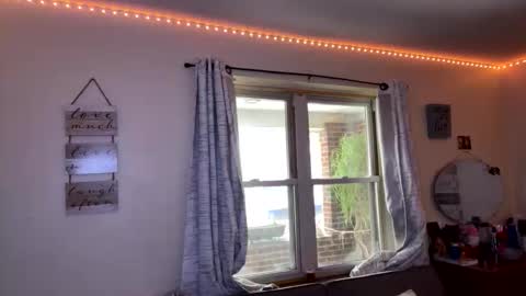 Snapshot of blaket2026 chatting on 11/10/25, 02:05 blaket2026 online show from 11/10/25, 02:05