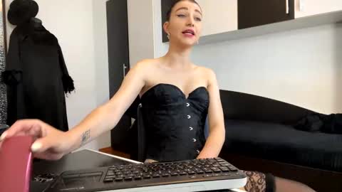 Snapshot of blazeamanda chatting on 06/08/26, 07:09 Goddess Blaze online show from 06/08/26, 07:09