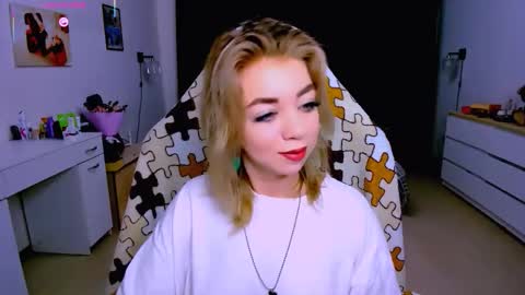 Nicole online show from 09/15/25, 04:01