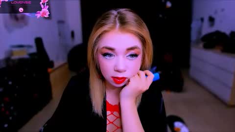 Nicole online show from 11/11/25, 10:37