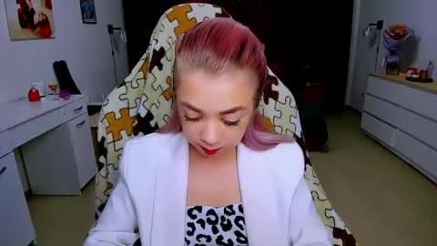 Nicole online show from 02/07/25, 06:35