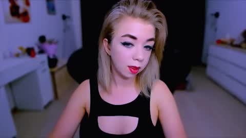 Nicole online show from 09/27/25, 12:43