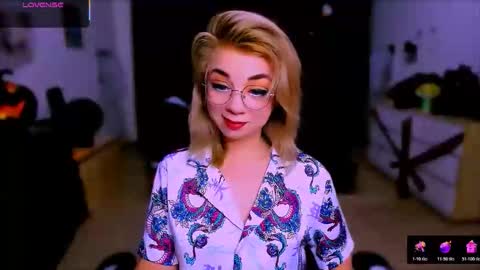 Nicole online show from 10/24/25, 03:03