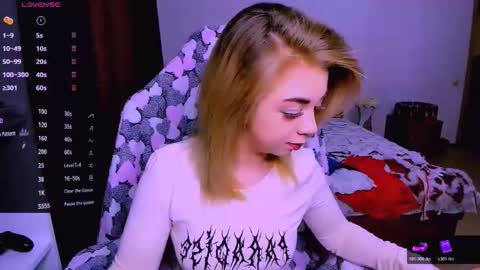 Nicole online show from 11/25/25, 05:40