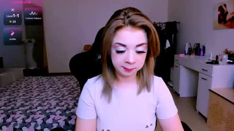 Snapshot of blinkofeyess chatting on 06/09/26, 06:47 Nicole online show from 06/09/26, 06:47