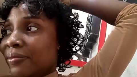 Snapshot of blktulipsxx chatting on 01/20/25, 11:24 Lola online show from 01/20/25, 11:24