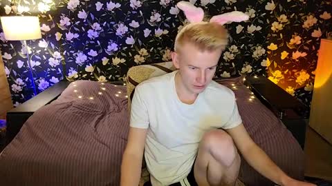 Snapshot of blond_boy69 chatting on 04/06/26, 05:25 blond_boy69 online show from 04/06/26, 05:25