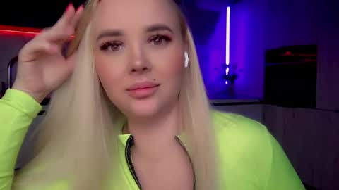 Lana online show from 02/04/25, 07:29