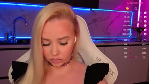 Lana online show from 09/13/25, 09:03