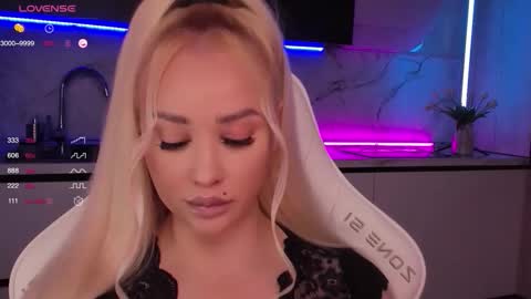 Lana online show from 10/16/25, 07:20