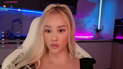 Lana online show from 10/18/25, 08:37