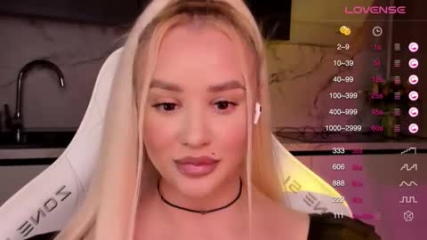 Lana online show from 11/04/25, 08:08