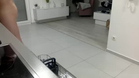 Snapshot of blondas21 chatting on 11/18/25, 05:17 blondas21 online show from 11/18/25, 05:17