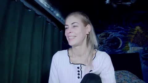 Snapshot of blonde4pasion chatting on 11/22/25, 04:44 blonde4pasion online show from 11/22/25, 04:44