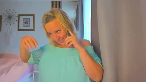 Nicole online show from 12/29/24, 09:28