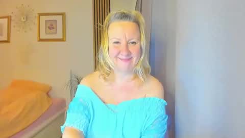 Nicole online show from 12/29/24, 07:22