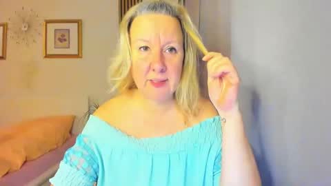 Nicole online show from 12/31/24, 05:11