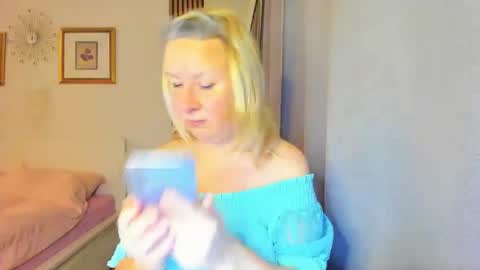 Nicole online show from 01/01/25, 04:18