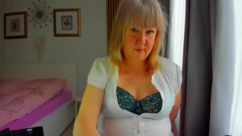 Nicole online show from 05/01/26, 03:22