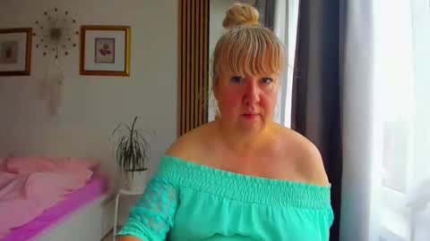 Nicole online show from 05/31/26, 05:20