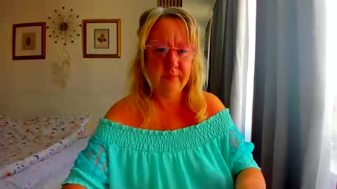 Snapshot of blonde_angel20 chatting on 07/17/26, 04:52 Nicole online show from 07/17/26, 04:52