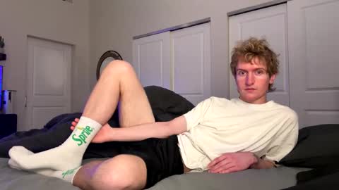 Snapshot of blonde_boi99 chatting on 04/26/26, 05:27 Blondie online show from 04/26/26, 05:27