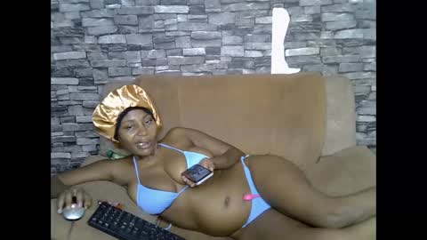 Snapshot of blonde_creamy chatting on 05/21/26, 01:12 blonde_creamy online show from 05/21/26, 01:12