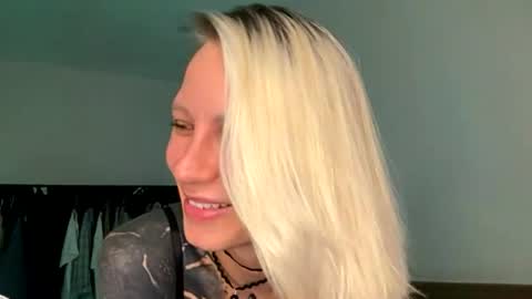 Snapshot of blonde_fuck_couple chatting on 06/19/26, 05:12 blonde_fuck_couple online show from 06/19/26, 05:12