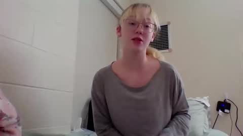 Snapshot of blonde_katie chatting on 12/07/24, 02:31 Katie online show from 12/07/24, 02:31