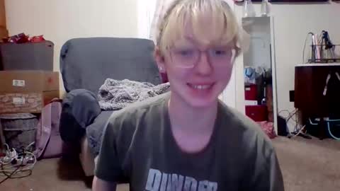 Snapshot of blonde_katie chatting on 01/06/25, 02:36 Katie online show from 01/06/25, 02:36