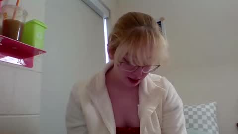 Snapshot of blonde_katie chatting on 02/14/25, 05:57 Katie online show from 02/14/25, 05:57
