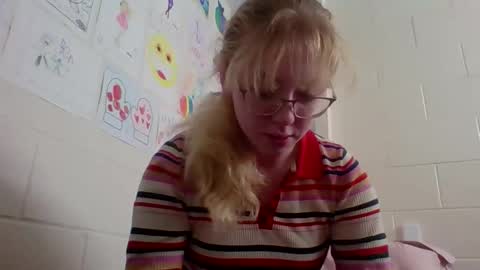 Snapshot of blonde_katie chatting on 02/14/26, 05:43 Katie online show from 02/14/26, 05:43
