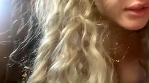 Snapshot of blonde_lover401832 chatting on 10/29/25, 12:51 blonde_lover401832 online show from 10/29/25, 12:51