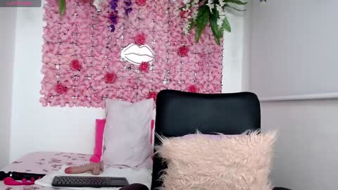 blonde_squirt_ online show from 02/07/25, 04:06