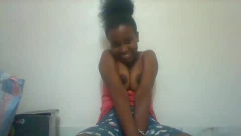 Snapshot of blondebarbiey chatting on 02/11/25, 04:56 blonde online show from 02/11/25, 04:56