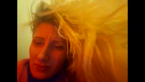 Snapshot of blondebellaaa3 chatting on 01/21/25, 06:54 Gia  online show from 01/21/25, 06:54