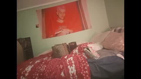 Snapshot of blondebellaaa3 chatting on 01/22/25, 01:53 Gia  online show from 01/22/25, 01:53