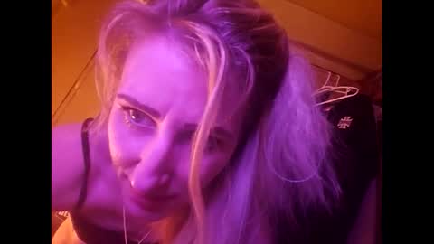 Snapshot of blondebellaaa3 chatting on 02/12/25, 05:37 Gia  online show from 02/12/25, 05:37