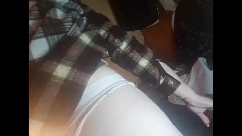 Snapshot of blondebellaaa3 chatting on 02/19/25, 06:33 Gia  online show from 02/19/25, 06:33