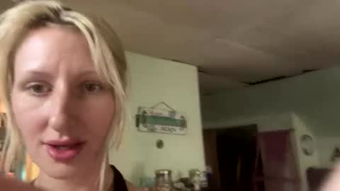 Snapshot of blondebellaaa3 chatting on 09/16/25, 04:41 Gia  online show from 09/16/25, 04:41