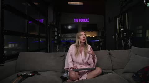 Snapshot of blondefoxsilverfox chatting on 05/19/26, 02:56 blondefoxsilverfox online show from 05/19/26, 02:56