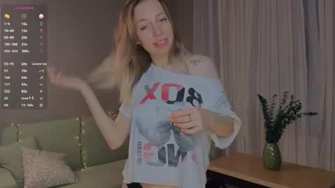 Snapshot of blondekelly chatting on 06/16/26, 05:37 Kelly online show from 06/16/26, 05:37