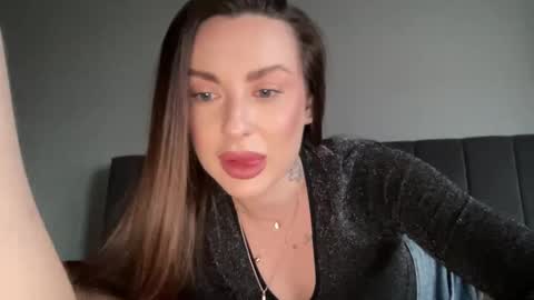 Snapshot of blondeqloveah chatting on 01/12/25, 02:09 BlondeqloveAh online show from 01/12/25, 02:09